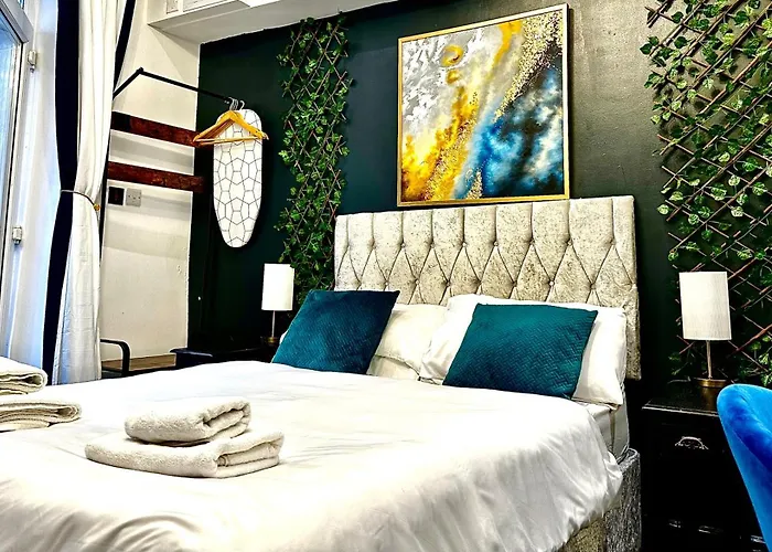 Duke And Duchess Apartments And Rooms - Private In Room Hot Tub Suites Londen